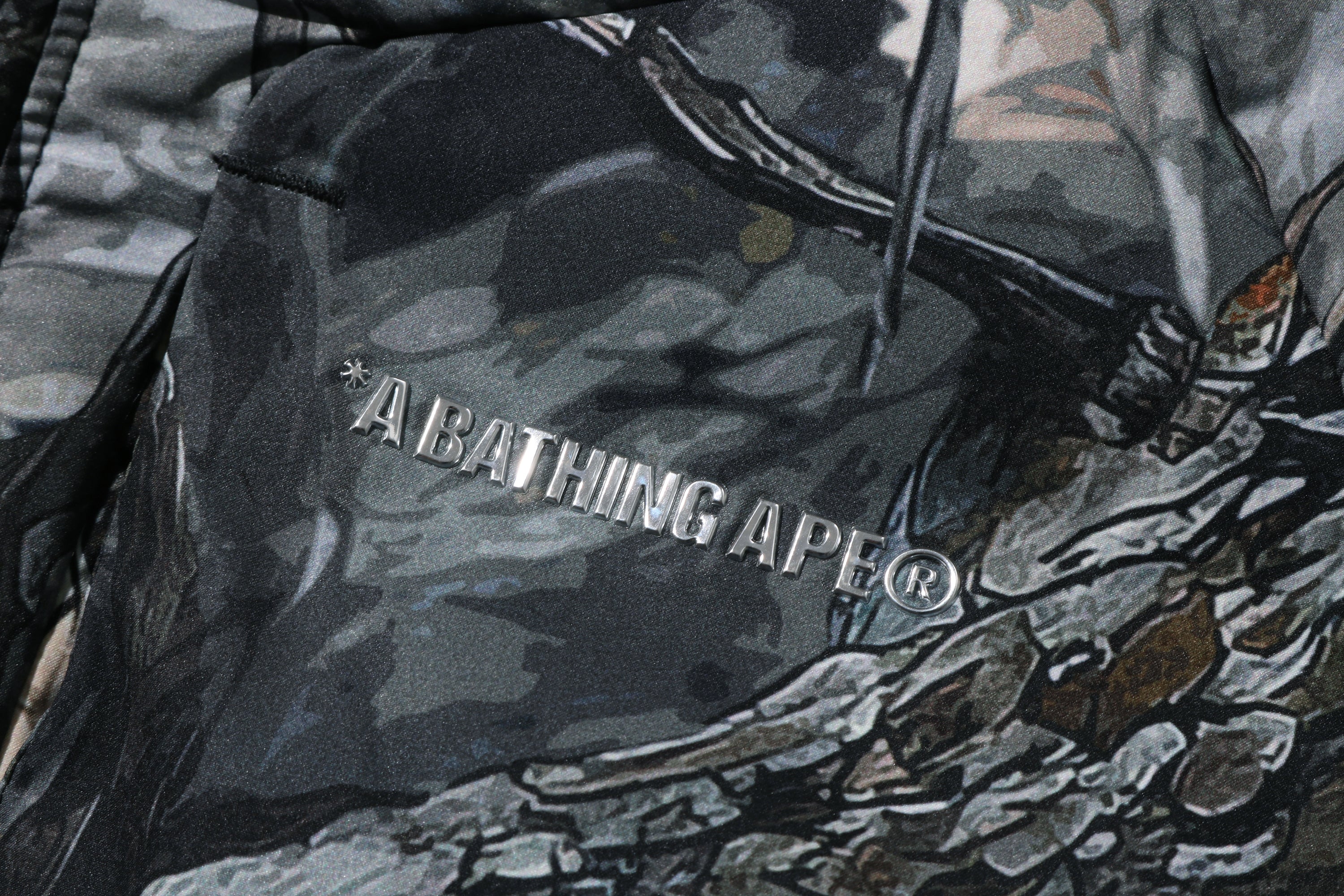 TREE EDGE CAMO METAL LOGO DOWN JACKET – eu.bape.com