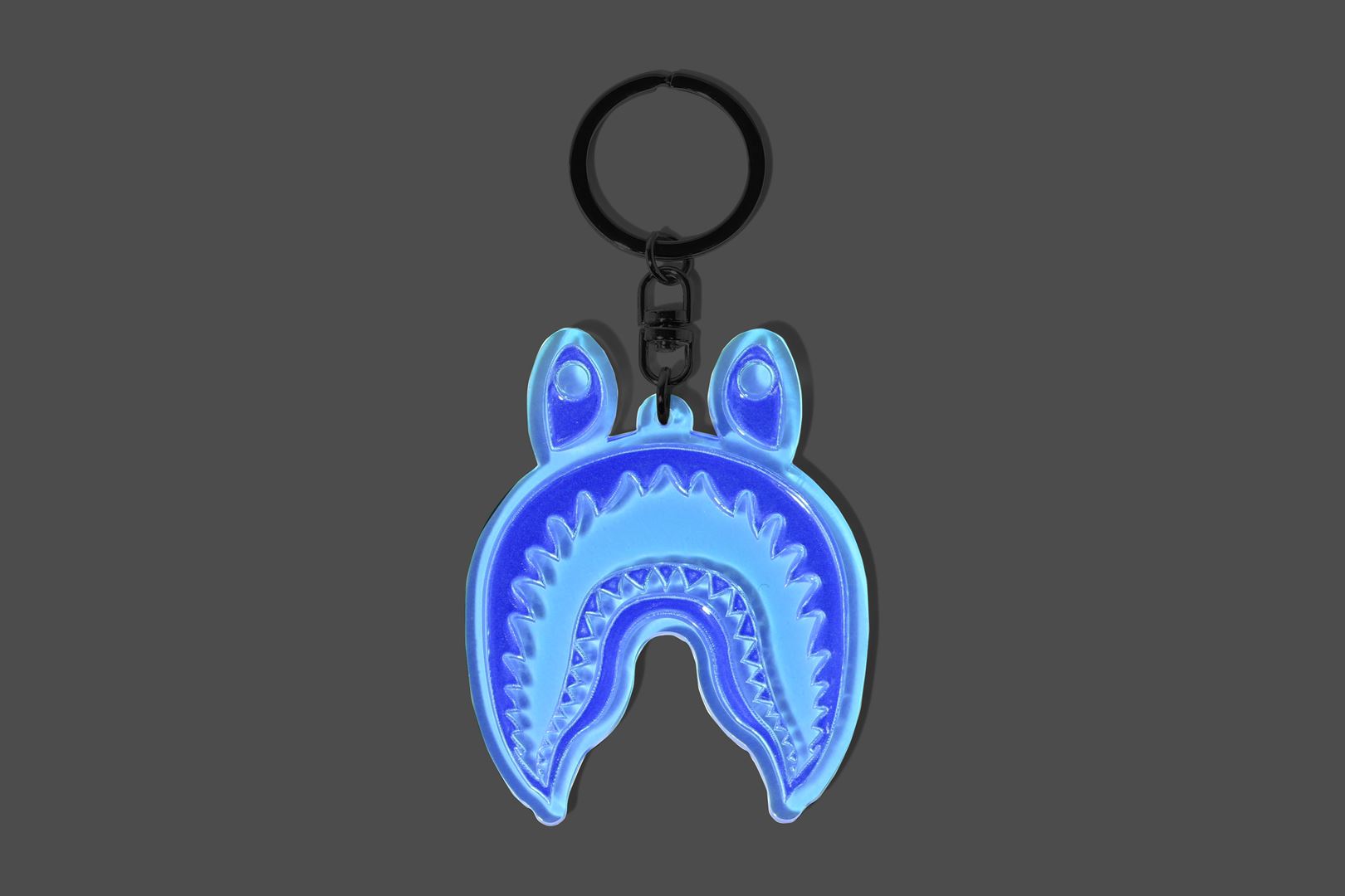 SHARK REFLECTIVE KEYCHAIN – eu.bape.com