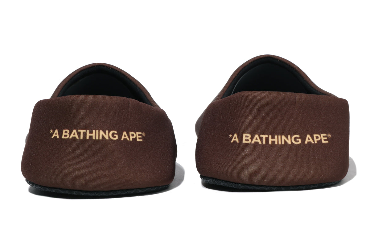 APE HEAD SLIPPERS & POUCH SET