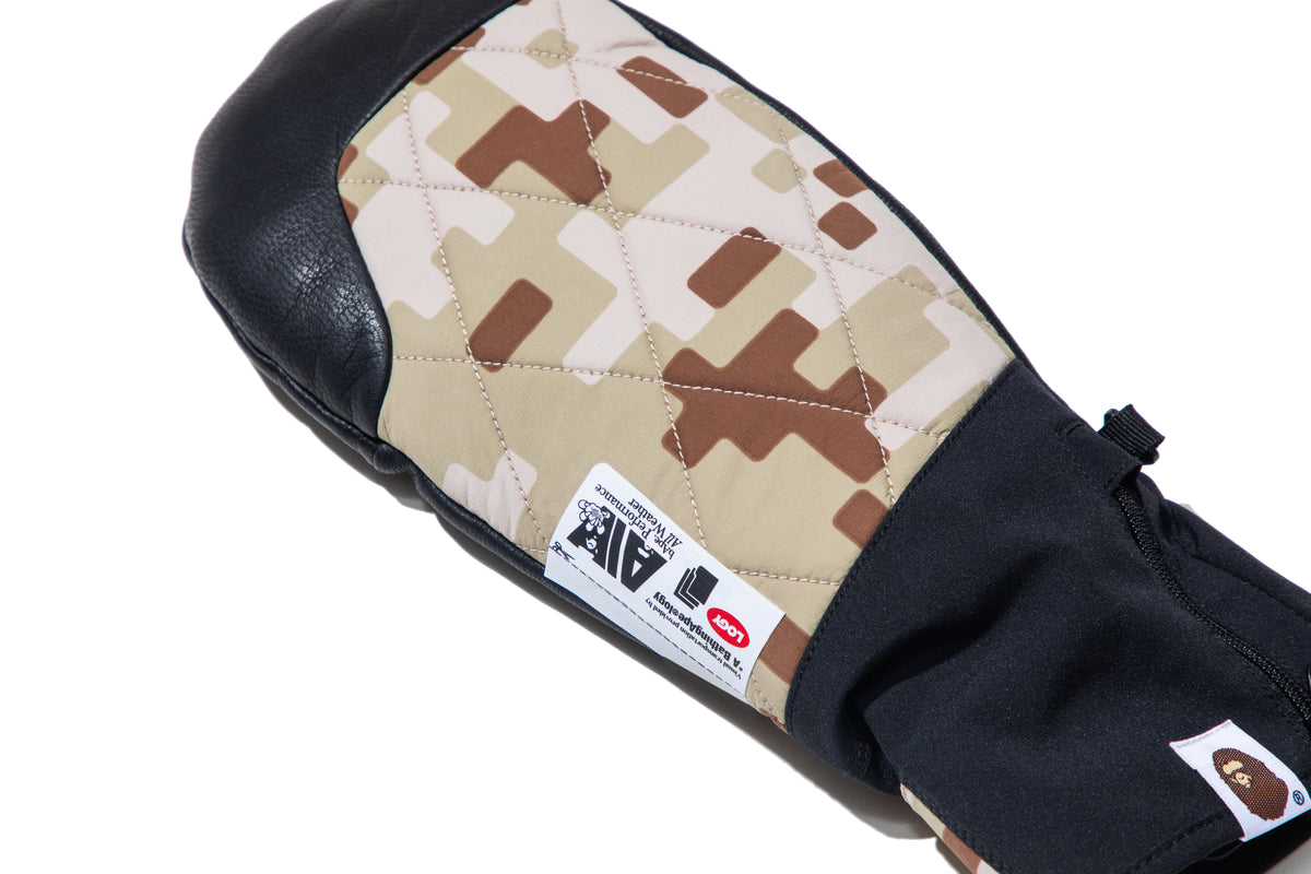 BAPE BY KAZUKI KURAISHI PIXELATE CAMO GLOVES