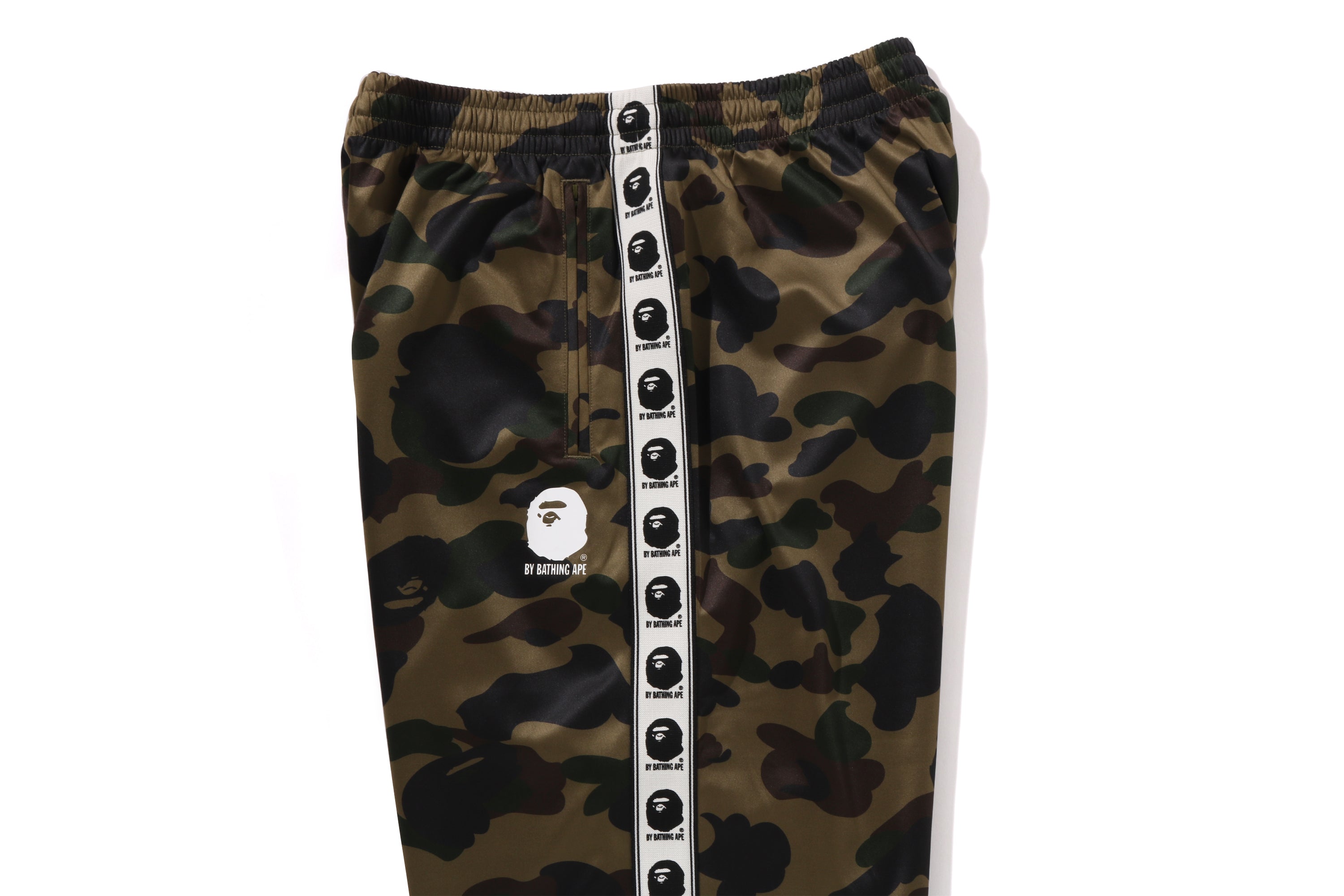 1ST CAMO LOOSE FIT TRACK PANTS – eu.bape.com
