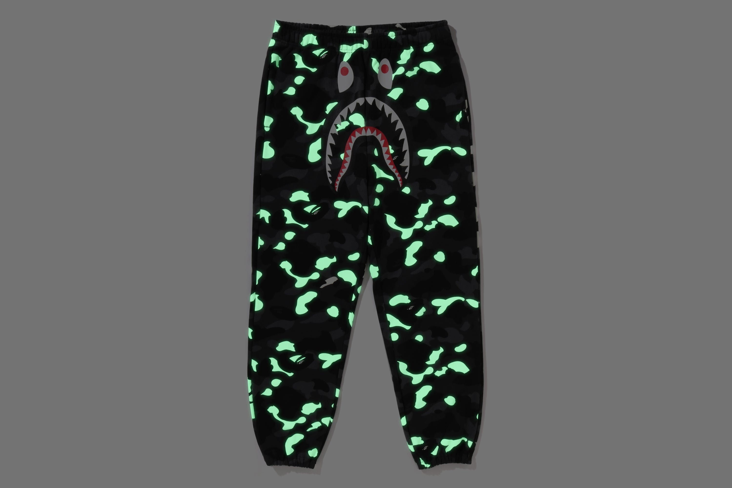 CITY CAMO SHARK RELAXED FIT SWEATPANTS – eu.bape.com
