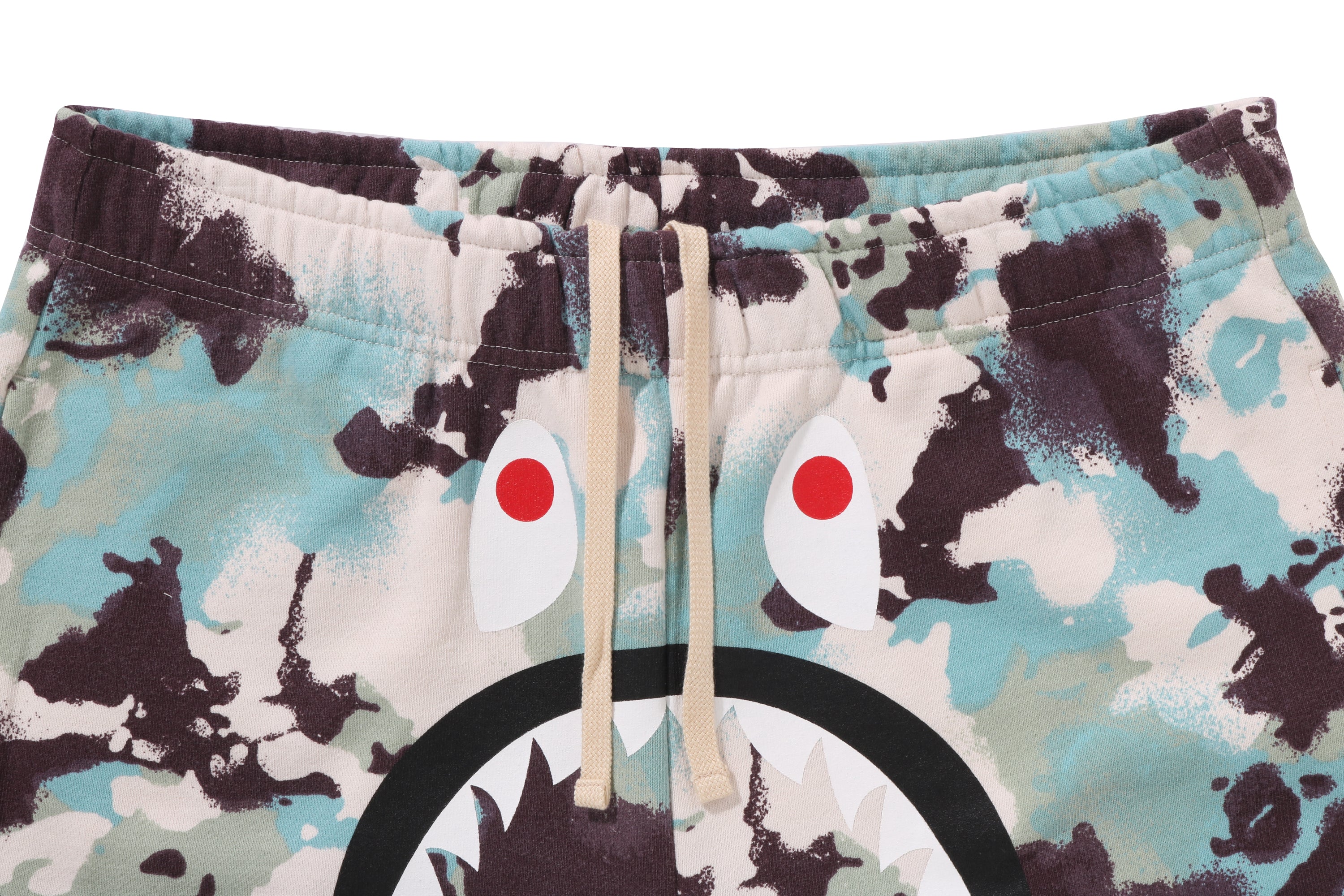 MAP CAMO REGULAR FIT SHARK SWEAT SHORTS – eu.bape.com